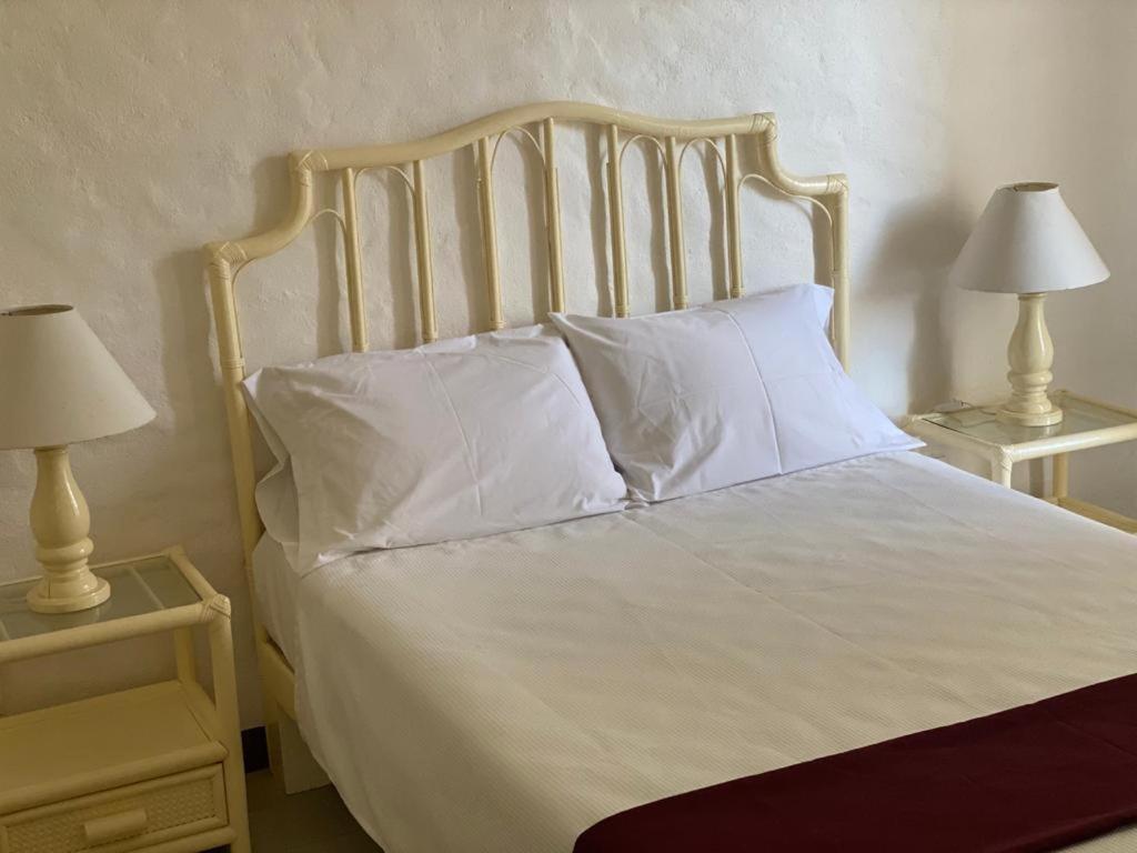Manzanillo Pied A Terre Hotel ภายนอก รูปภาพ